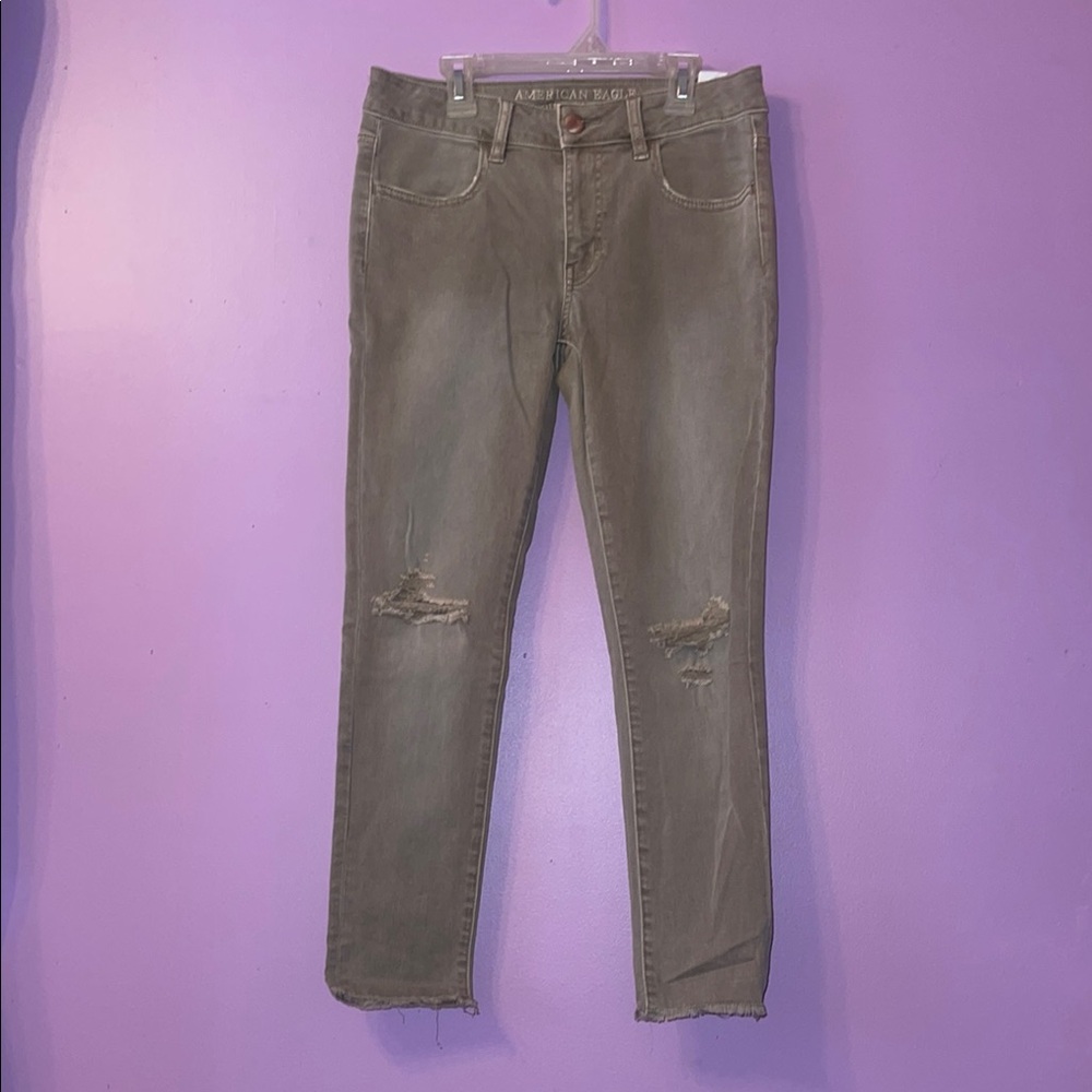 Women’s Distressed Jeans in Brown